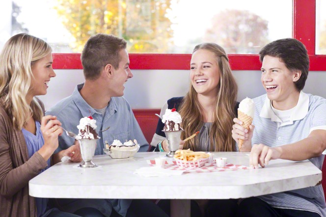 teenagers dating and eating ice cream